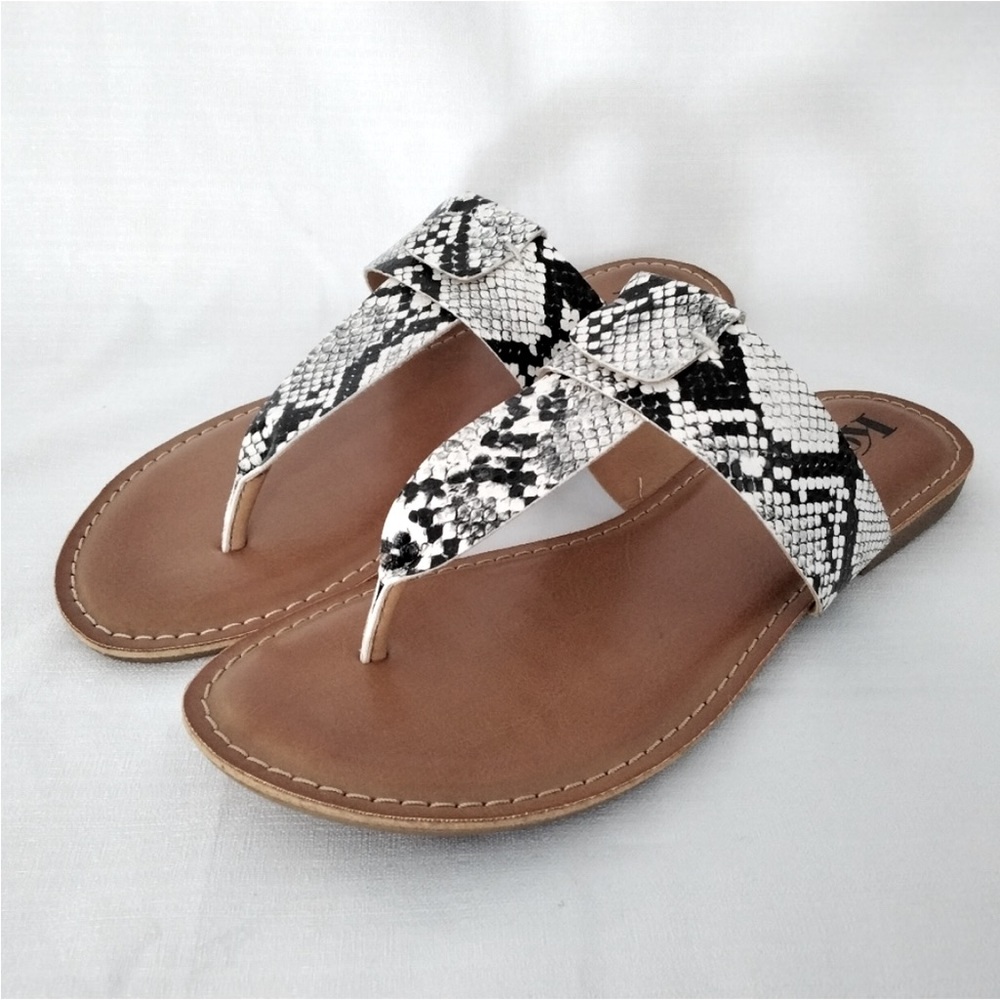 Korks by Kork-ease Dawn Snake Print Slip on Slide Sandals. Size 8